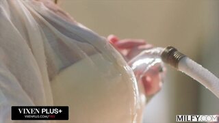 MILFY Anal-Loving MILF Paris Lincoln Gets Her Flawless Ass Filled Up