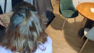 Livreur me baise et fini dans ma bouche