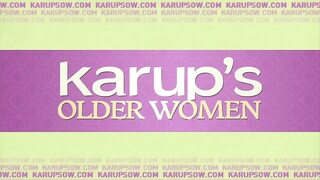 Wenona: MILF mini vibrator and finger fucking