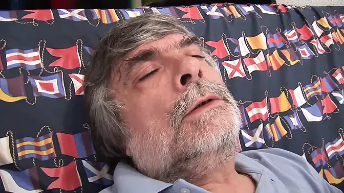 18-year-old Italian amateur deep throats and gives great head