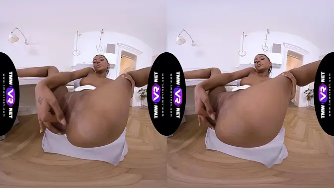 Adelle Sabelle Fingering Herself Alone