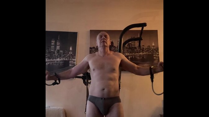 Alexigogo jizzes all over her pretty face