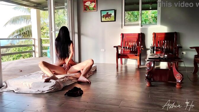 Amateur Asian petite girl with tattoos stretches her holes and takes a big