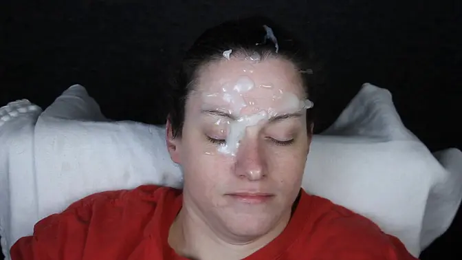 Amateur babe gets a huge cum facial