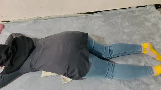 Amateur Babe Gets Her Ass Slammed in Doggy Style