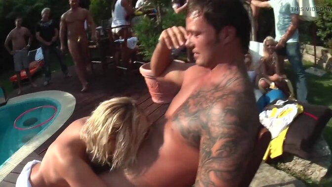 Amateur blondes go wild at pool party