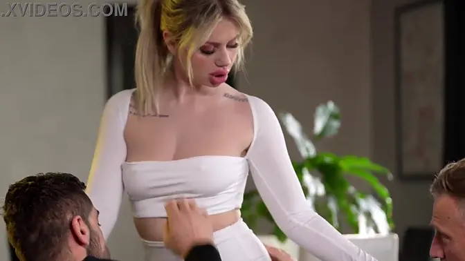 Amateur brunette gets double cum facial from golfing buddies