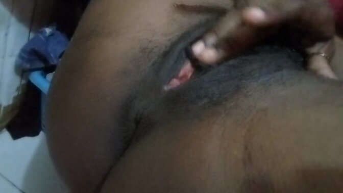 AMATEUR EBONY SPREAD FAT PINK PUSSY DADDY CUM????