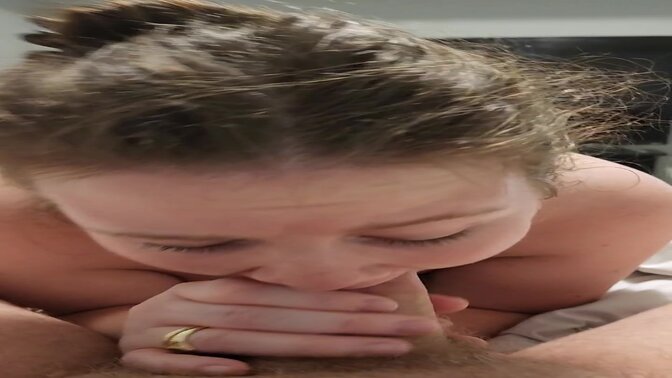 Amateur GF can't keep her hands off his thick cock