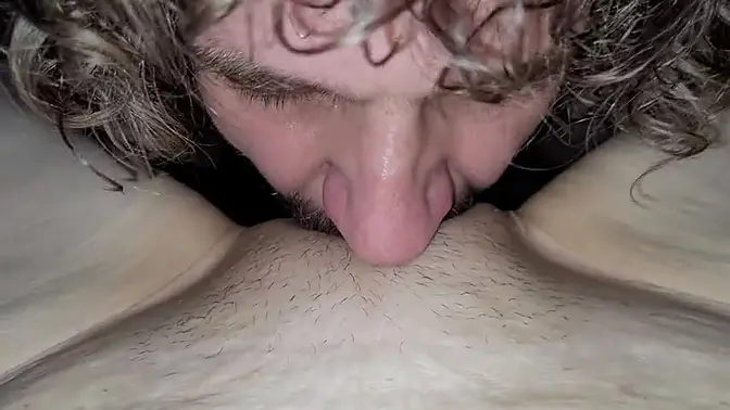 Amateur girlfriend's wet pussy gets pounded and licked