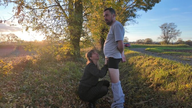 Amateur Hungarian mom gives deepthroats and hot blowjobs in the park