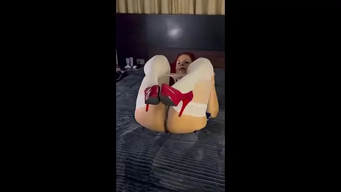 Amateur Latina GF fucks lucky fan in steamy 18yo video