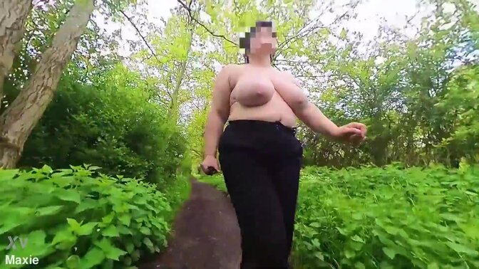 Amateur MILF flaunts big tits in the park