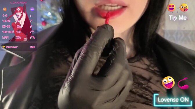 Amateur MILF gets her juicy lips rubbed and throat fucked in homemade massage