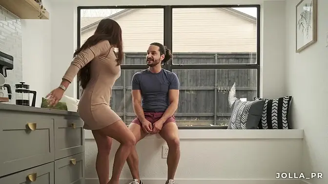 Amateur milf gives good coffee-fueled quickie blowjob and pussy fuck