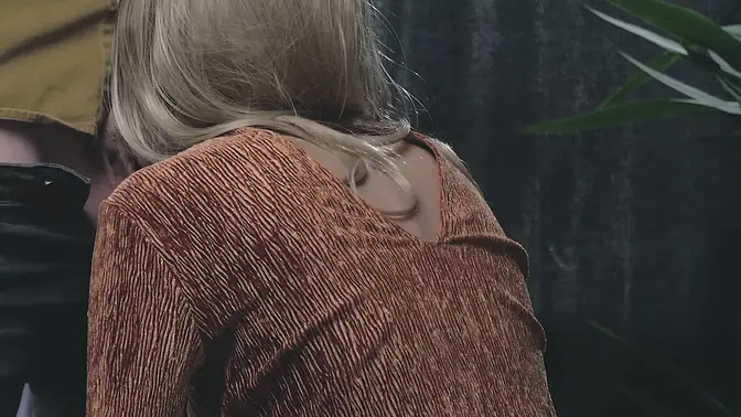 Amateur MILF gives horny blowjob to her guy