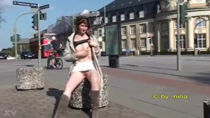 Amateur Nina exposes her juicy ass to the public