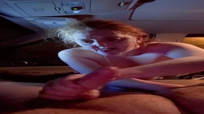 Amateur redhead MILF gives a mind-blowing truck ride
