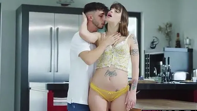 Amateur Teen Silvia Soprano drains his balls