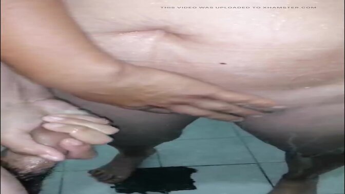 Amateur wife catches hubby recording her while bathing 