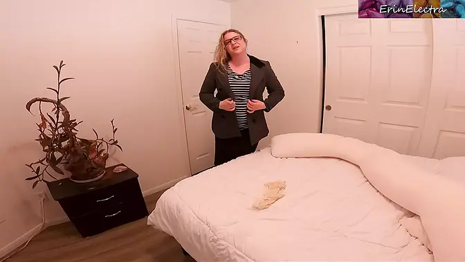 American MILF wakes up her stepson with morning cum inside