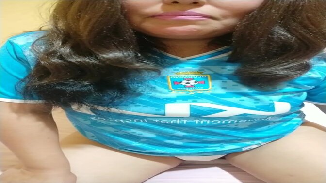 Amigas se chupan los dedos de los labios y lenguas pasionadas