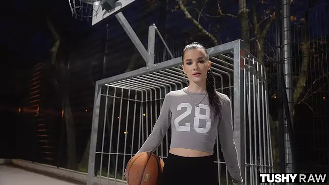 Anal Threesome: Sophie and Vanessa share a cock