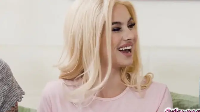 Angel suggests her clasmate Aria to be her new girlfriend