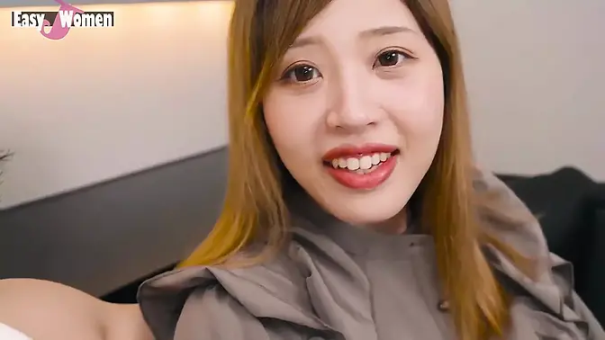 Angelic Asian beauty with irresistible pussie