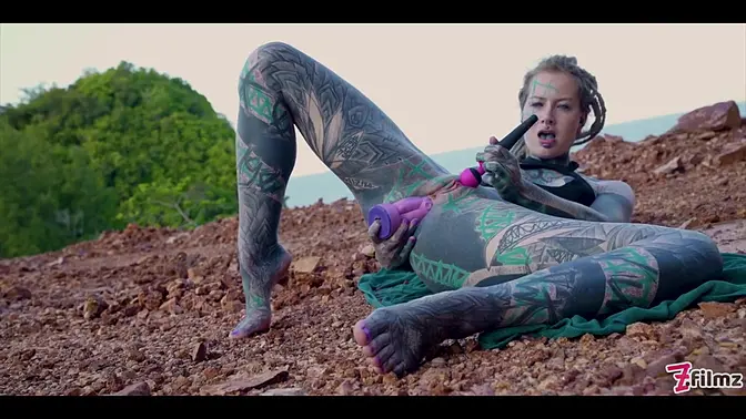 Anuskatzz fucks her ass in public with a big toy