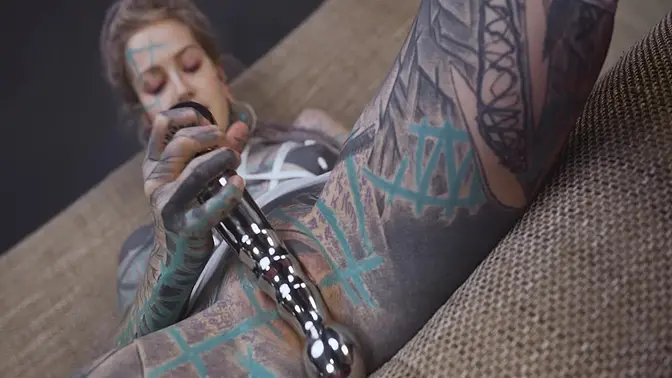 Anuskatzz takes huge steel toy in her ass and pussy