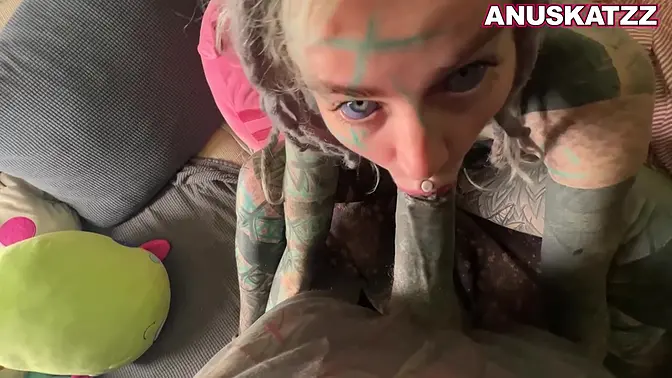 Anuskatzz: Tattooed girl takes creampie at home