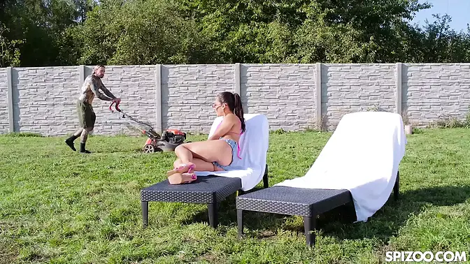 Apolonia Lapiedra's sexy body crushes guy's heart and his cock