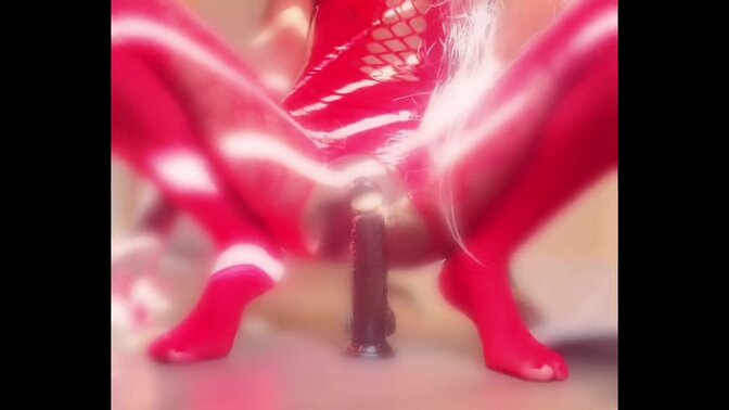 Asian GF plays with herself while blonde friend washes clothes