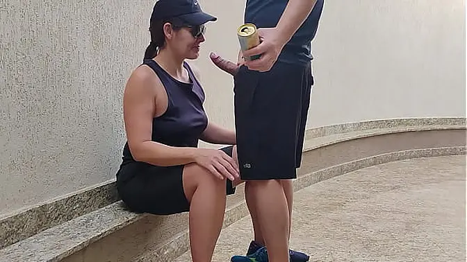 Attractive lesbian gives deepthroat and pussy eats