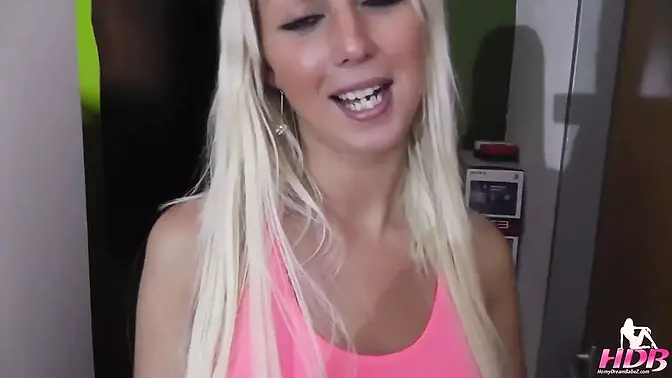 Babe Fucks for Cumshot