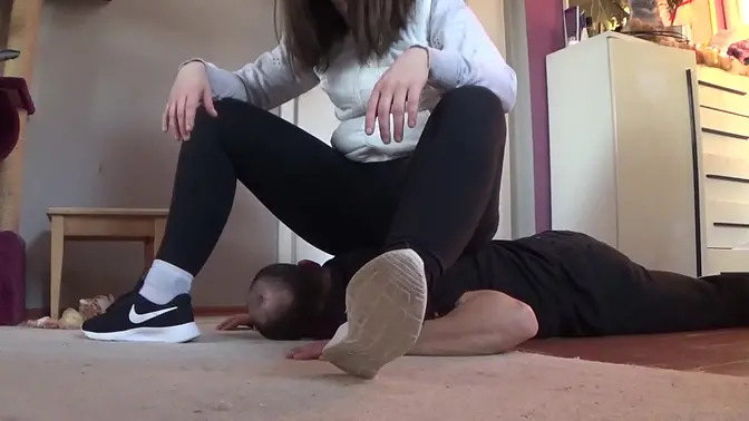 Babe smashes face in and tramples on guy's balls