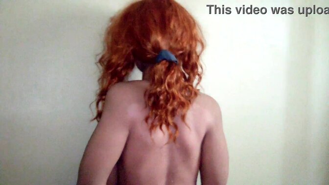 Babe with phat booty shakes it with baby powder