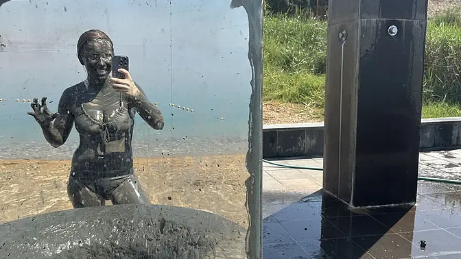 Beach babe gets blacked and covered in mud