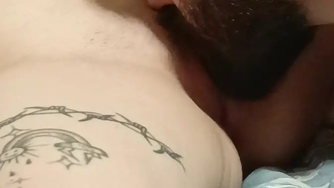 Bearded man gives mind-blowing cunnilingus to his sexy tattooed wife