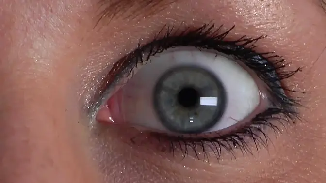 Big-Bootied Babe gets her twat filled and cum leaks everywhere