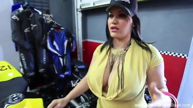 Big cocked Austin has fun fucking