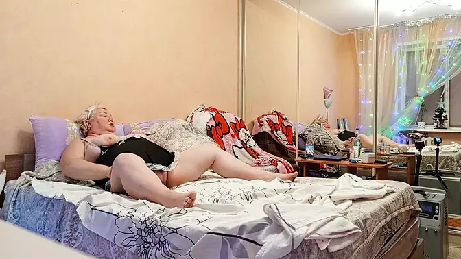 Big-titted mature MILF finger her wet, hairy pussy