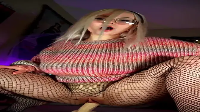 BigTittyGothEggs rides hard and gets fingered