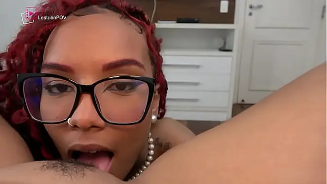 Black MILF teaches Latina how to deepthroat