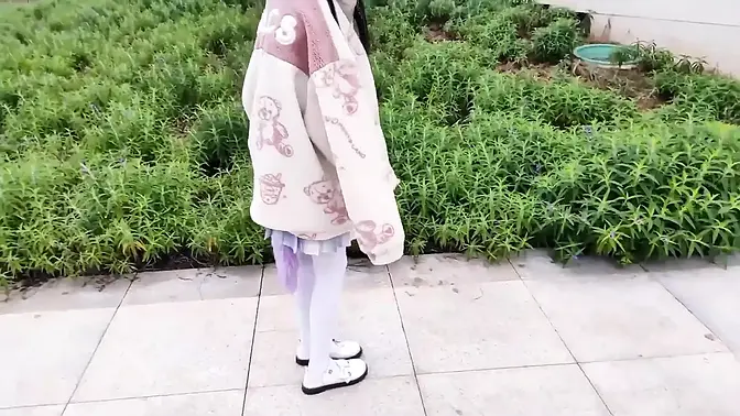 Blindfolded and tied up, girl in distress gets vibrator fun