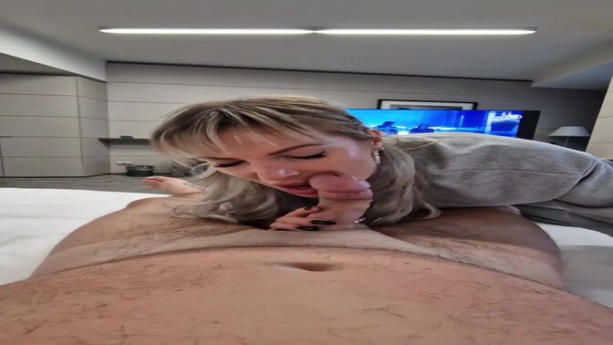 Blonde babe takes it in the ass and gets a facial