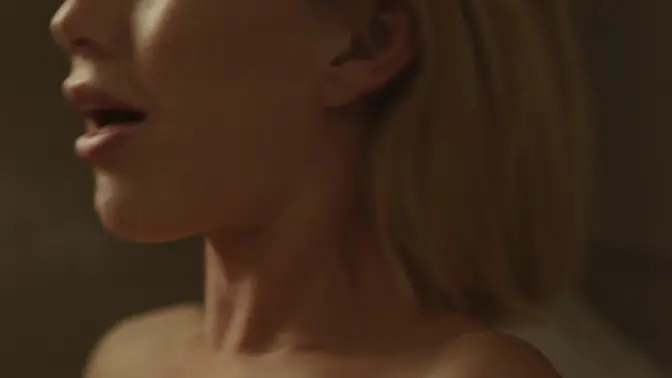 Blonde licks brunette's wet pussy and ass