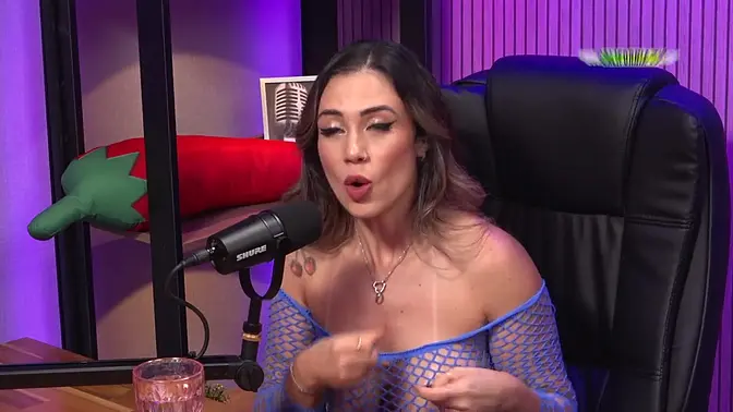 Blonde MILF gives a big tit show in pompoarism interview