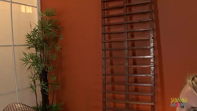 Blonde MILF Harmony enjoys hardcore anal action